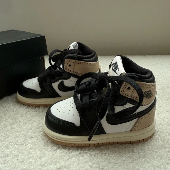 Nike Air Jordan Baby Sneakers "Latte" - Picture 4 of 9